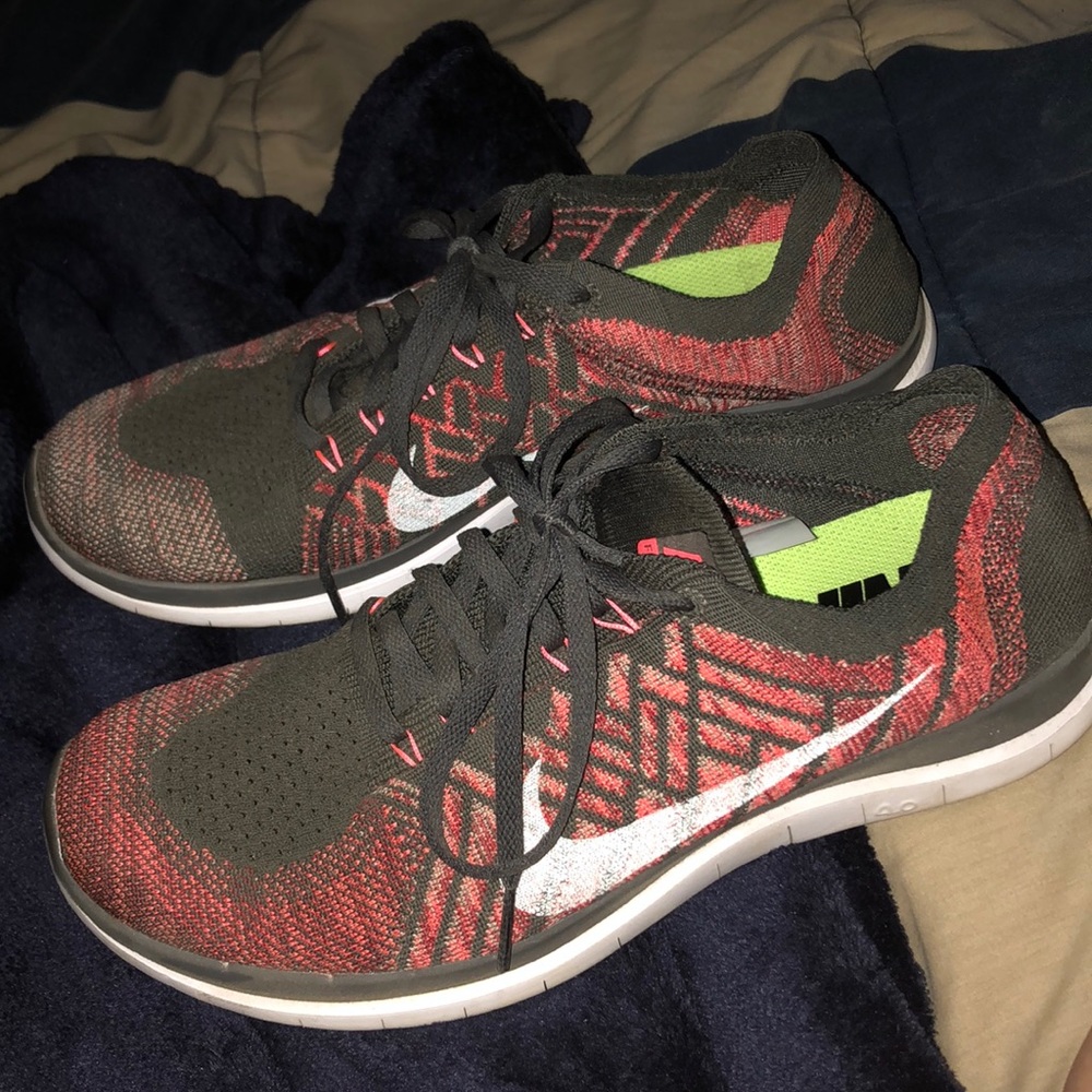 Nike flyknit running shoes